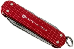Victorinox Classic Alox Red 0.6221-20R4.KTE1 Knivesandtools Edition, Couteau Suisse -Meilleurs Couteaux VT0 6221 20R4 KTE1 05 victorinox scaled