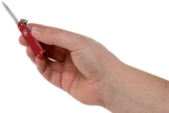 Victorinox Classic Alox Red 0.6221-20R4.KTE1 Knivesandtools Edition, Couteau Suisse -Meilleurs Couteaux VT0 6221 20R4 KTE1 06 victorinox scaled