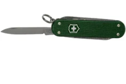 Victorinox Classic Alox Green 0.6221-24R4.KTE1 Knivesandtools Edition, Couteau Suisse -Meilleurs Couteaux VT0 6221 24R4 KTE1 03 victorinox scaled