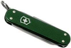 Victorinox Classic Alox Green 0.6221-24R4.KTE1 Knivesandtools Edition, Couteau Suisse -Meilleurs Couteaux VT0 6221 24R4 KTE1 04 victorinox scaled