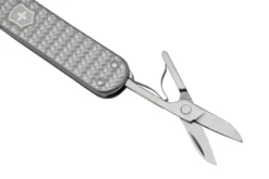 Victorinox Classic SD Precious Alox, Infinite Grey 0.6221.4031G Couteau Suisse -Meilleurs Couteaux VT0 6221 4031G 04 victorinox scaled
