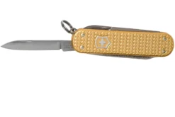 Victorinox Classic SD Precious Alox, Brass Gold 0.6221.408G Couteau Suisse 6 Victorinox Classic SD Precious Alox, Brass Gold 0.6221.408G Couteau Suisse -Meilleurs Couteaux VT0 6221 408G 03 victorinox scaled