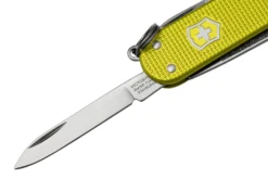 Victorinox Classic SD Alox Limited Edition 2023, 0.6221.L23 Electric Yellow, Couteau Suisse -Meilleurs Couteaux VT0 6221 L23 03 victorinox scaled