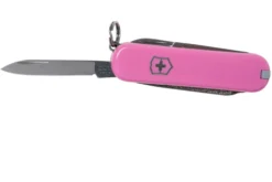 Victorinox Classic SD Colours, Cherry Blossom 0.6223.51G Couteau Suisse -Meilleurs Couteaux VT0 6223 51G 03 victorinox scaled