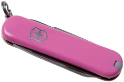 Victorinox Classic SD Colours, Cherry Blossom 0.6223.51G Couteau Suisse -Meilleurs Couteaux VT0 6223 51G 04 victorinox scaled