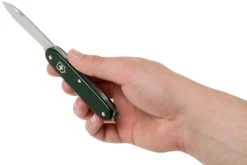 Victorinox Pioneer Alox Green 0.8201.24R4.KTE1 Knivesandtools Edition, Couteau Suisse -Meilleurs Couteaux VT0 8201 24R4 KTE1 06 victorinox scaled