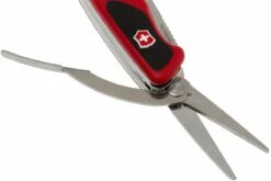 Victorinox RangerGrip 71 Gardener Rouge-noir VT0.9713.C Couteau Suisse -Meilleurs Couteaux VT0 9713 C 03 victorinox rangergrip 71 gardener vt0 9713 c d3
