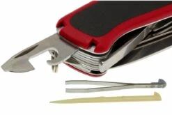 Victorinox Rangergrip 174 Handyman Rouge-noir 0.9728.WC Couteau Suisse 13 Victorinox Rangergrip 174 Handyman Rouge-noir 0.9728.WC Couteau Suisse -Meilleurs Couteaux VT0 9728 WC 03 victorinox rangergrip 174 handyman vt0 9728 wc d3
