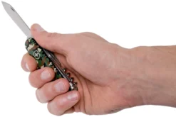 Victorinox Huntsman Camouflage 1.3713.94 Couteau Suisse -Meilleurs Couteaux VT1 3713 94 05 victorinox scaled